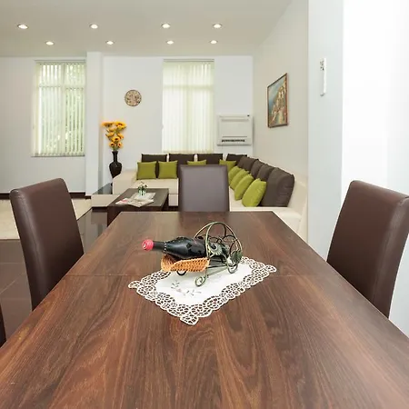 Main Street Hostel Burgas
